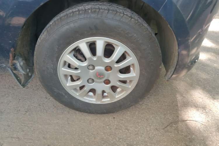 Used Wuling Rongguang V 2015 1.2L Standard Version Right Front Wheel Hub