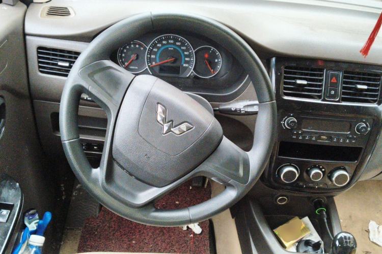 Used Wuling Rongguang V 2015 1.2L Standard Version Steering Wheel