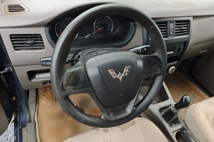 Used Wuling Rongguang V 2015 1.5L Practical Version Steering Wheel
