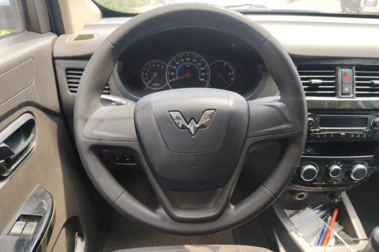 Used Wuling Rongguang V 2015 1.2L Standard Version Steering Wheel