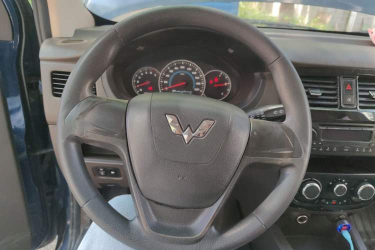 Used Wuling Rongguang V 2015 1.2L Standard Version Steering Wheel