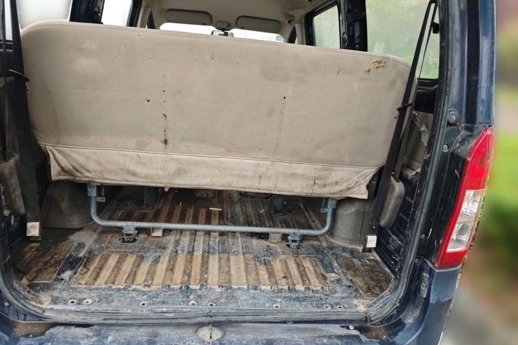 Used Wuling Rongguang V 2015 1.5L Practical Version Trunk