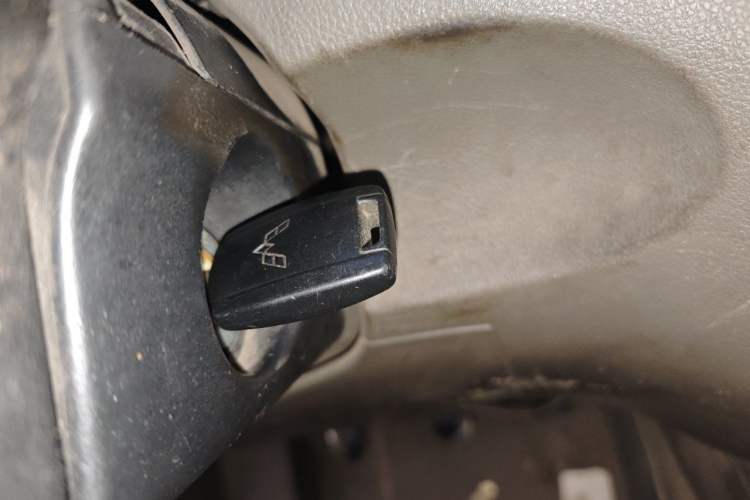 Used Wuling Rongguang V 2015 1.5L Practical Version Vehicle Key