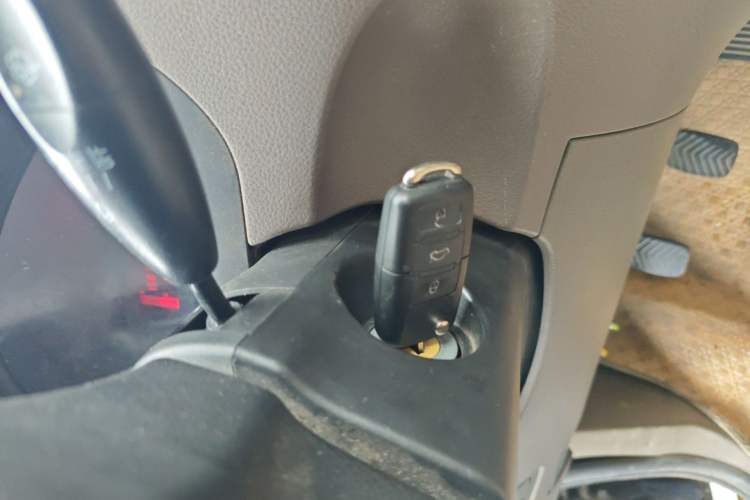 Used Wuling Rongguang V 2015 1.5L Practical Version Vehicle Key