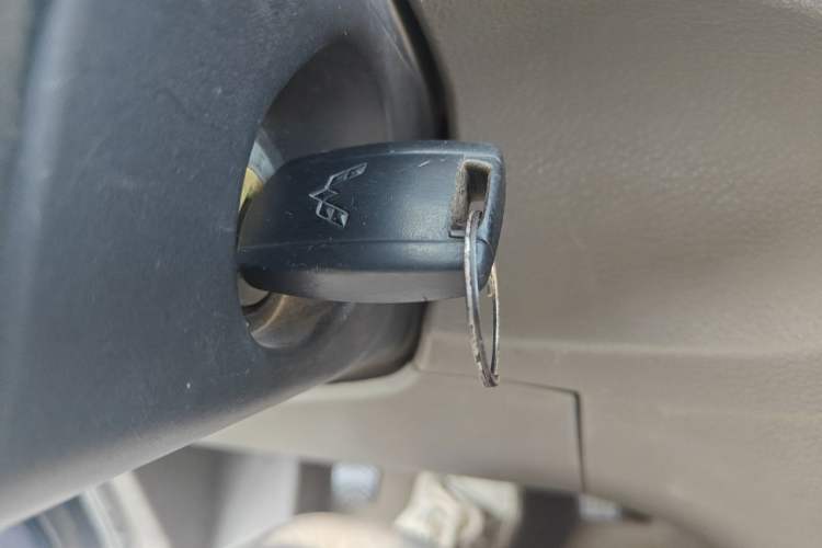 Used Wuling Rongguang V 2015 1.2L Practical Model Vehicle Key