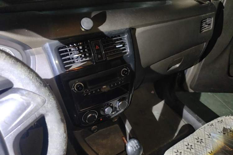 Used Wuling Rongguang V 2015 1.5L Practical Version Audio And AC Panel
