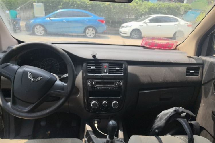 Used Wuling Rongguang V 2015 1.5L Standard Version Center Console