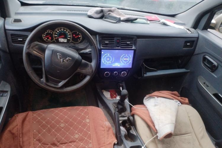 Used Wuling Rongguang V 2015 1.5L Base Version Center Console