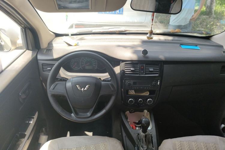Used Wuling Rongguang V 2015 1.5L Base Version Center Console