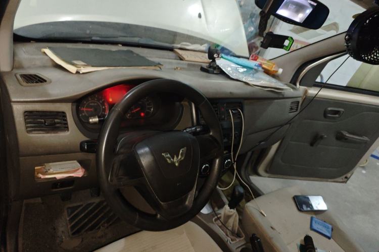 Used Wuling Rongguang V 2015 1.2L Practical Model Center Console