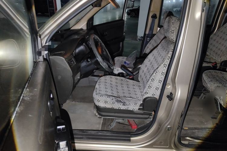 Used Wuling Rongguang V 2015 1.5L Practical Version Driver Seat
