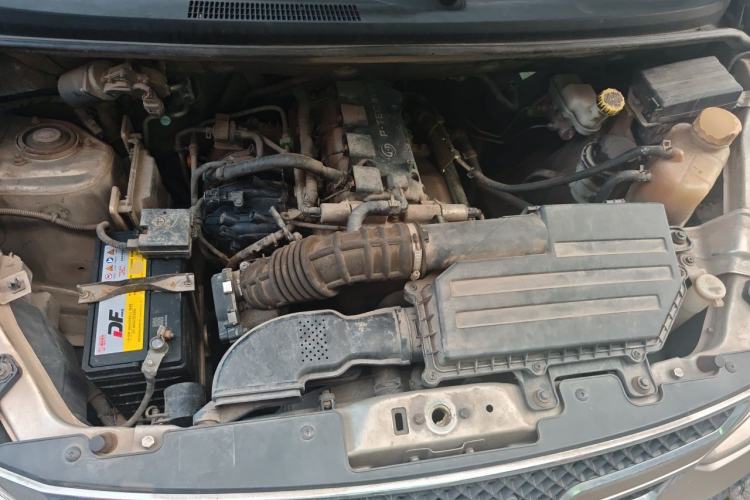 Used Wuling Rongguang V 2015 1.5L Standard Version Engine Bay