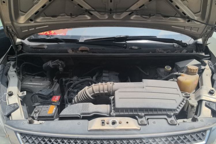 Used Wuling Rongguang V 2015 1.5L Standard Version Engine Bay