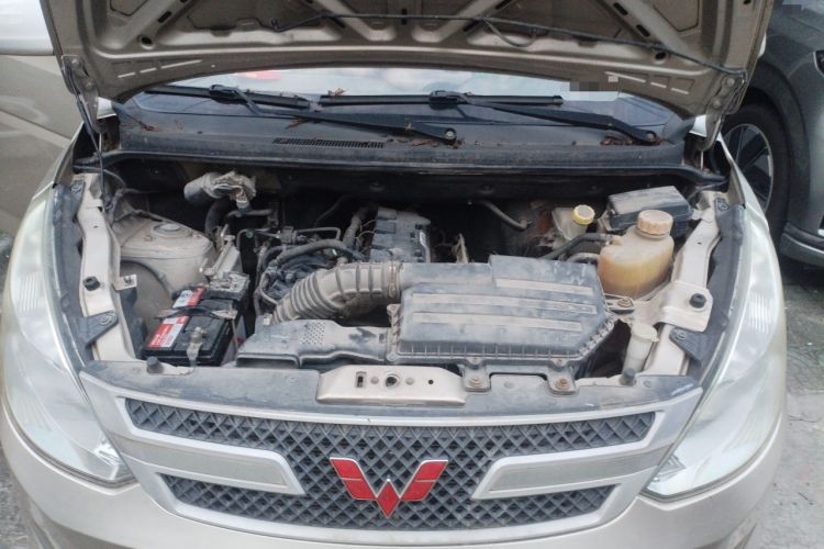 Used Wuling Rongguang V 2015 1.5L Base Version Engine Bay