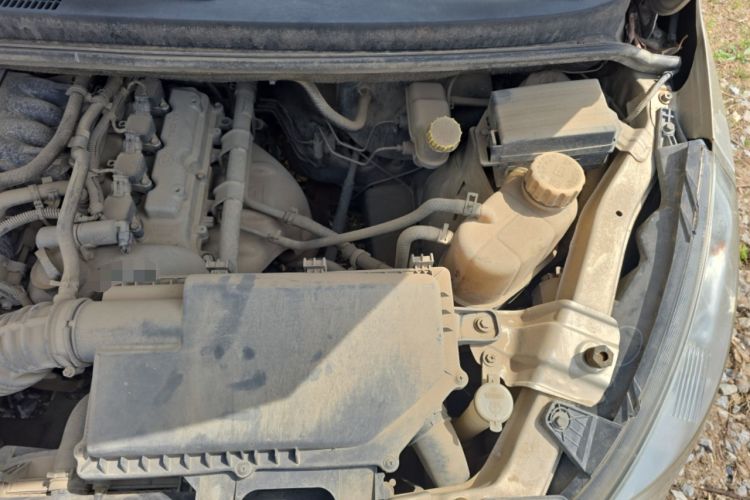 Used Wuling Rongguang V 2015 1.2L Base Version Engine Bay Left