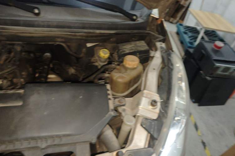 Used Wuling Rongguang V 2015 1.2L Practical Model Engine Bay Left