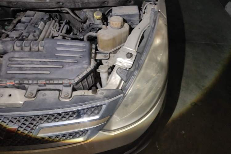 Used Wuling Rongguang V 2015 1.5L Practical Version Engine Bay Left