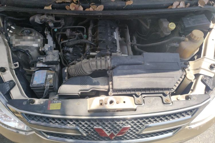 Used Wuling Rongguang V 2015 1.5L Base Version Engine Bay