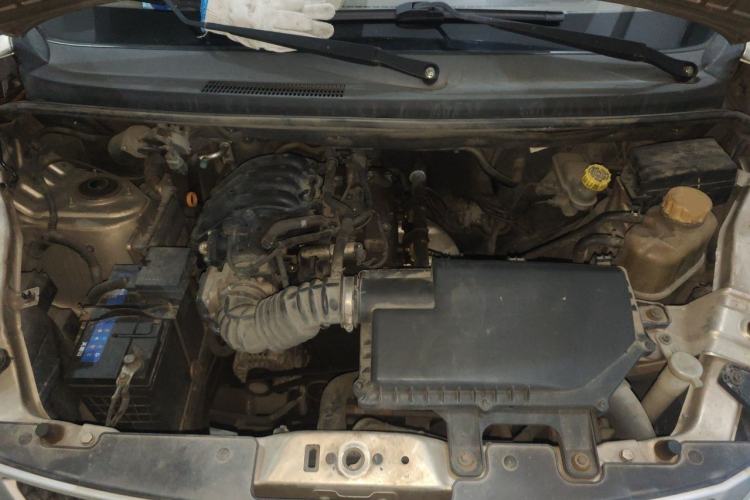 Used Wuling Rongguang V 2015 1.2L Practical Model Engine Bay