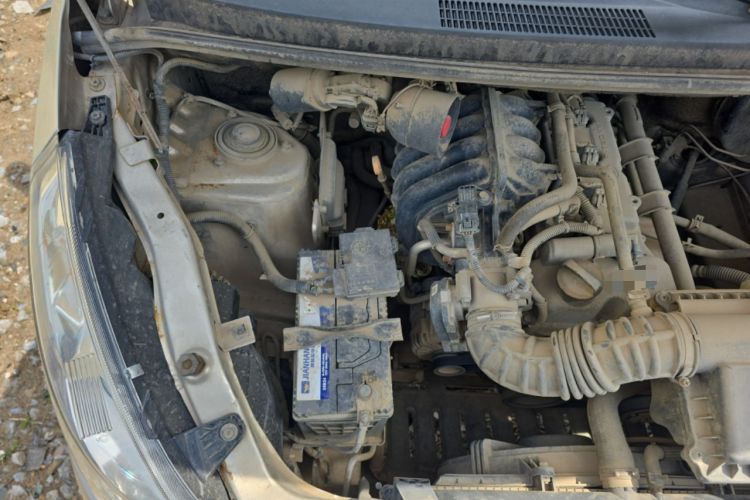 Used Wuling Rongguang V 2015 1.2L Base Version Engine Bay Right