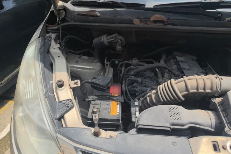 Used Wuling Rongguang V 2015 1.5L Standard Version Engine Bay Right