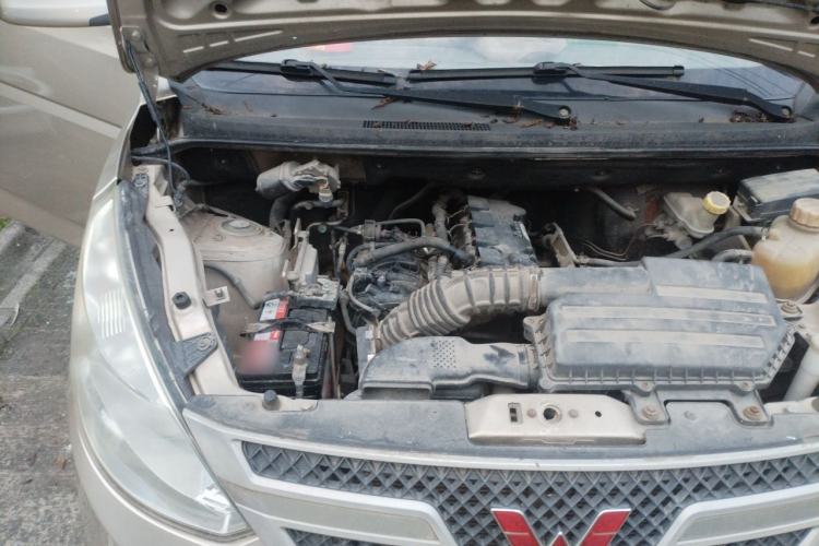 Used Wuling Rongguang V 2015 1.5L Base Version Engine Bay Right
