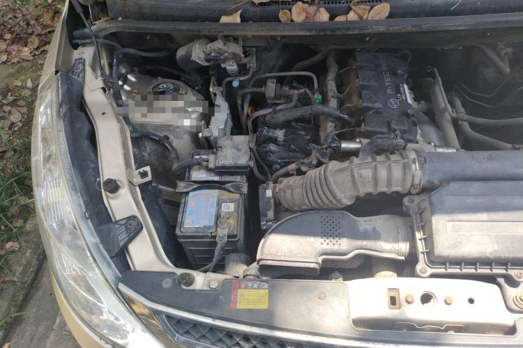 Used Wuling Rongguang V 2015 1.5L Base Version Engine Bay Right