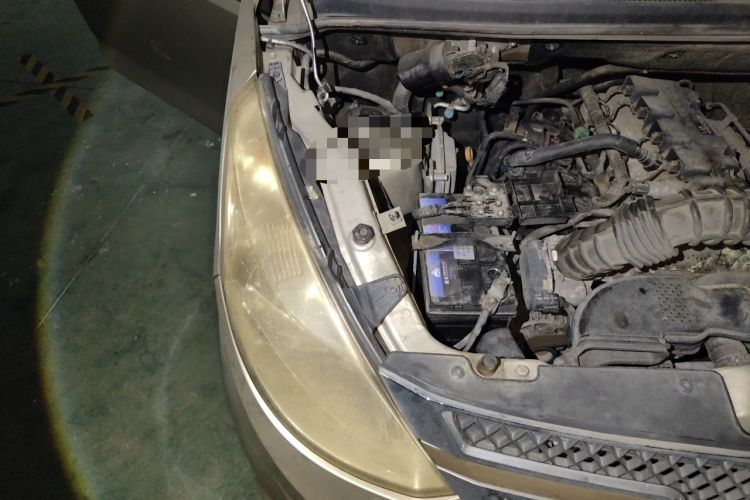 Used Wuling Rongguang V 2015 1.5L Practical Version Engine Bay Right