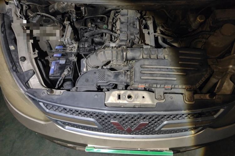 Used Wuling Rongguang V 2015 1.5L Practical Version Engine Bay