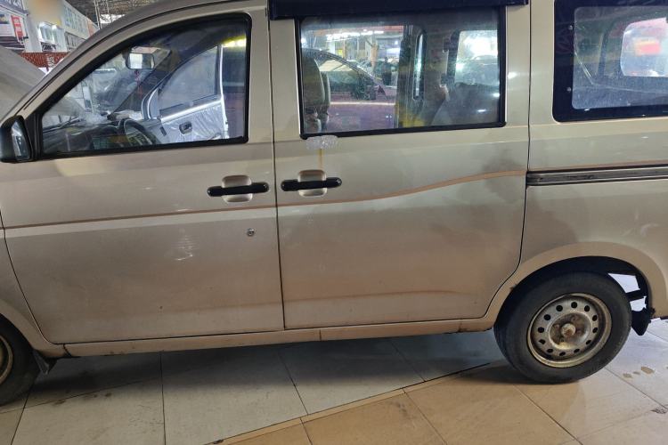Used Wuling Rongguang V 2015 1.5L Practical Version Exterior 5
