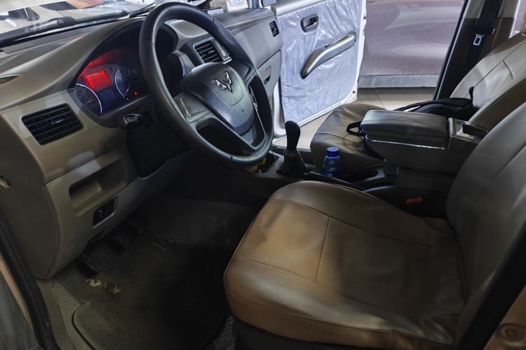 Used Wuling Rongguang V 2015 1.5L Practical Version Interior 1