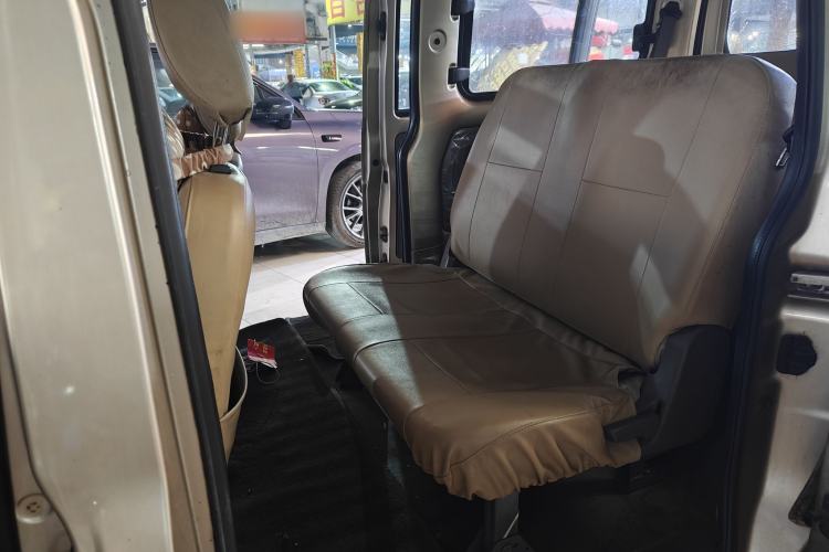Used Wuling Rongguang V 2015 1.5L Practical Version Interior 2
