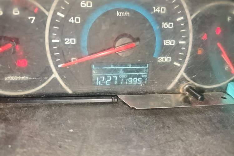 Used Wuling Rongguang V 2015 1.5L Standard Version Odometer Close Up