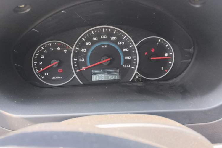 Used Wuling Rongguang V 2015 1.5L Standard Version Odometer Close Up