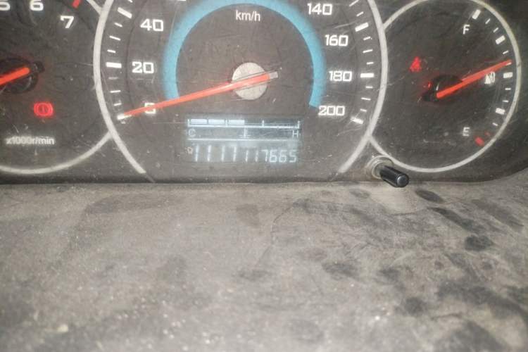 Used Wuling Rongguang V 2015 1.5L Base Version Odometer Close Up