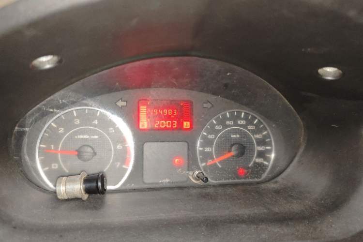 Used Wuling Rongguang V 2015 1.2L Practical Model Odometer Close Up