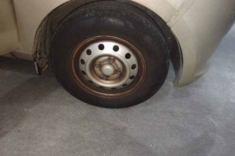 Used Wuling Rongguang V 2015 1.2L Practical Model Right Front Wheel Hub