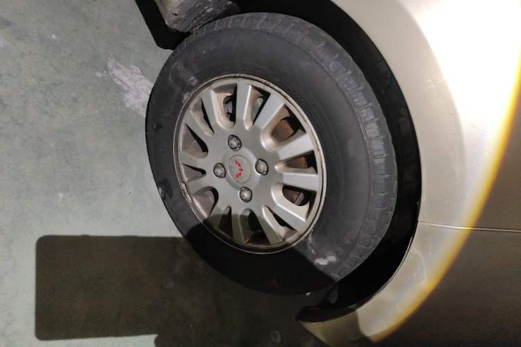 Used Wuling Rongguang V 2015 1.5L Practical Version Right Front Wheel Hub