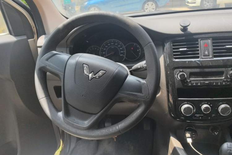 Used Wuling Rongguang V 2015 1.5L Standard Version Steering Wheel