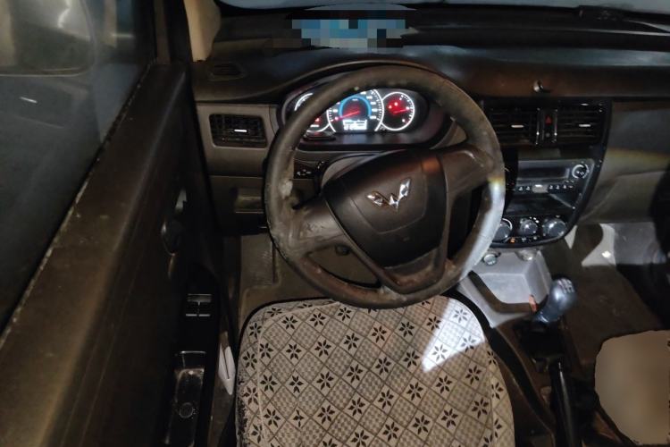 Used Wuling Rongguang V 2015 1.5L Practical Version Steering Wheel