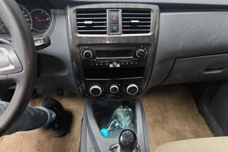 Used Wuling Rongguang V 2015 1.5L Base Version Audio And AC Panel
