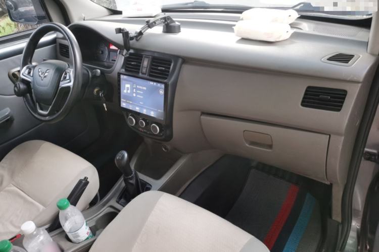 Used Wuling Rongguang V 2015 1.2L Practical Model Center Console