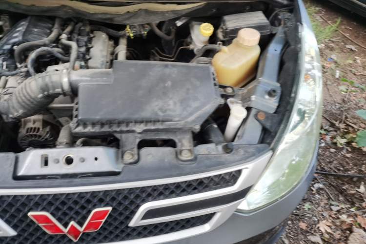 Used Wuling Rongguang V 2015 1.2L Practical Model Engine Bay Left