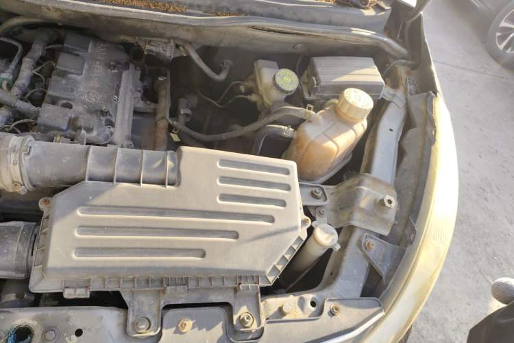Used Wuling Rongguang V 2015 1.5L Base Version Engine Bay Left