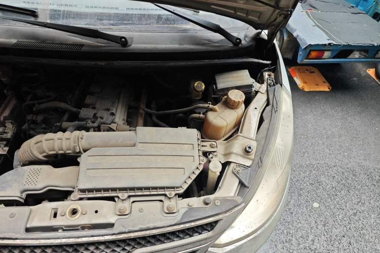 Used Wuling Rongguang V 2015 1.5L Base Version Engine Bay Left