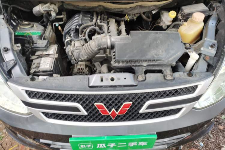 Used Wuling Rongguang V 2015 1.2L Practical Model Engine Bay