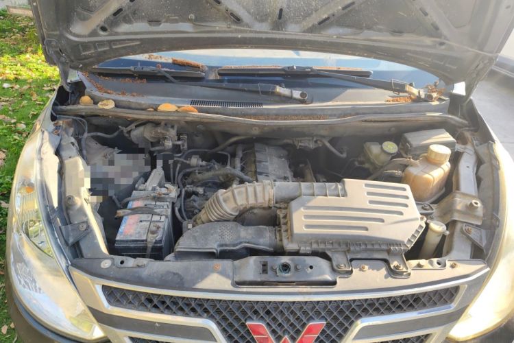 Used Wuling Rongguang V 2015 1.5L Base Version Engine Bay