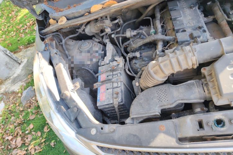 Used Wuling Rongguang V 2015 1.5L Base Version Engine Bay Right
