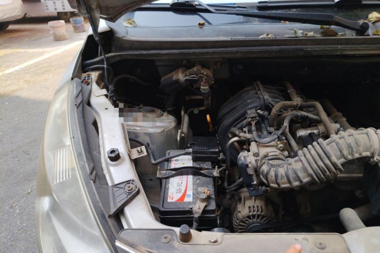 Used Wuling Rongguang V 2015 1.2L Standard Version Engine Bay Right