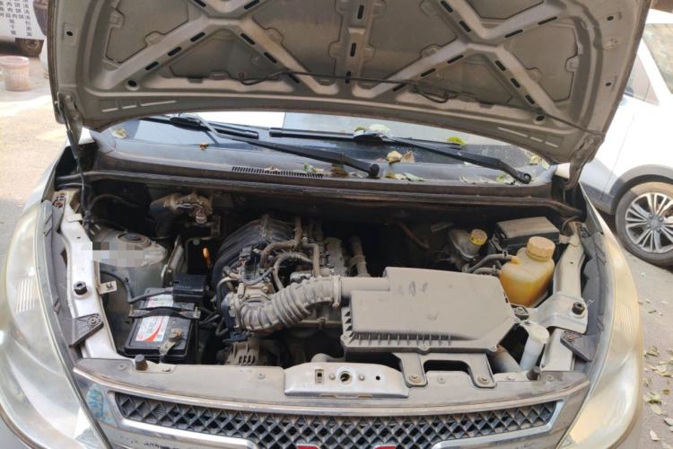 Used Wuling Rongguang V 2015 1.2L Standard Version Engine Bay